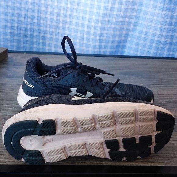 Under Armour Surge sneakers black and pink girl's youth size 4 - Picture 8 of 10